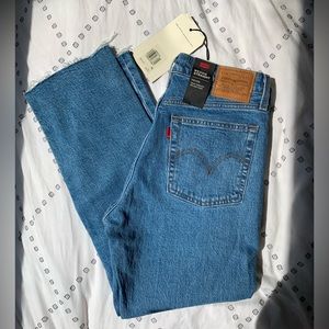 Levi’s Wedgie Straight Jeans size 28 NEW WITH TAGS